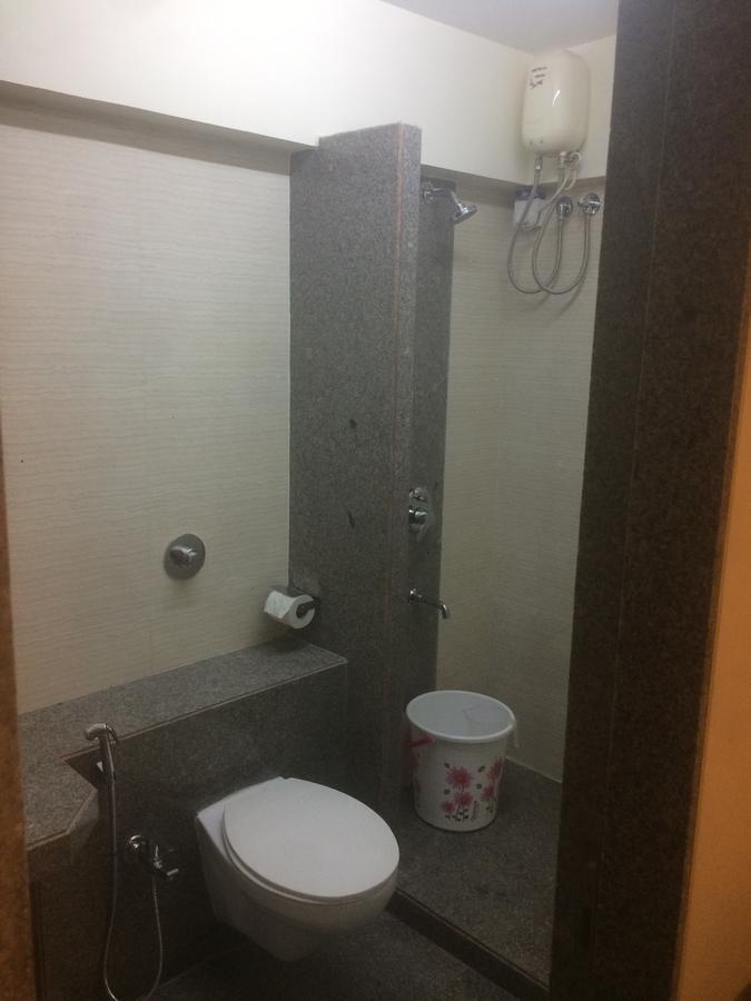 Poonam Hieghts Bed and Breakfast Mumbai  Buitenkant foto