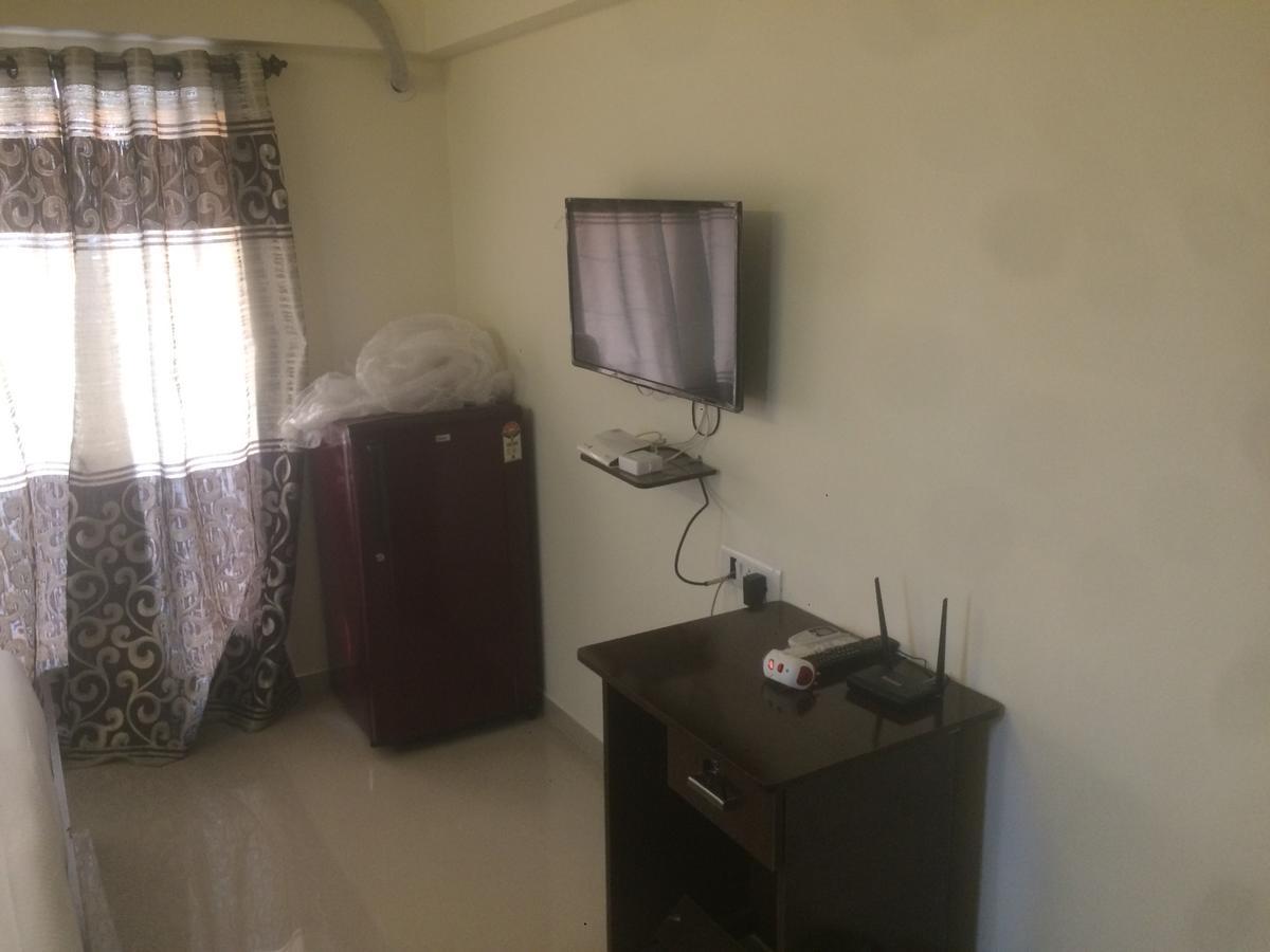 Poonam Hieghts Bed and Breakfast Mumbai  Buitenkant foto