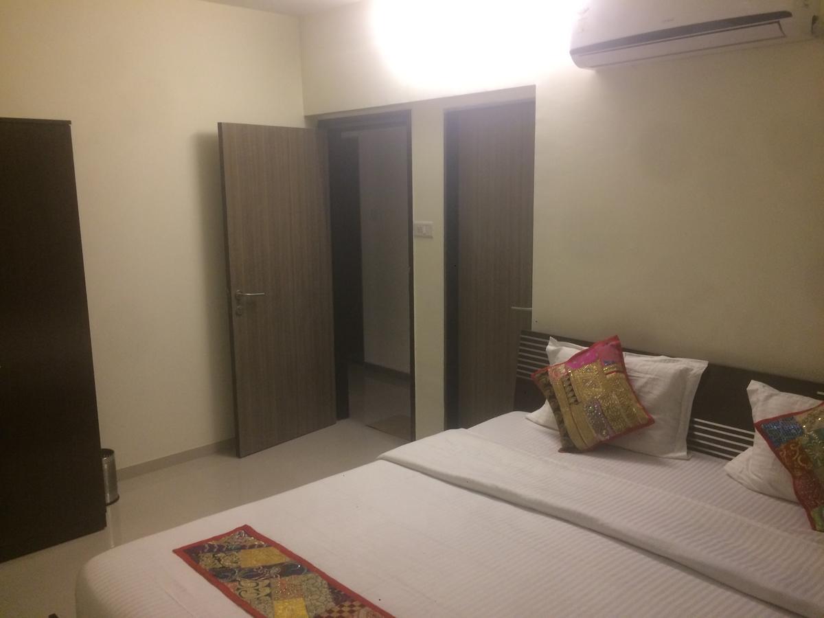 Poonam Hieghts Bed and Breakfast Mumbai  Buitenkant foto