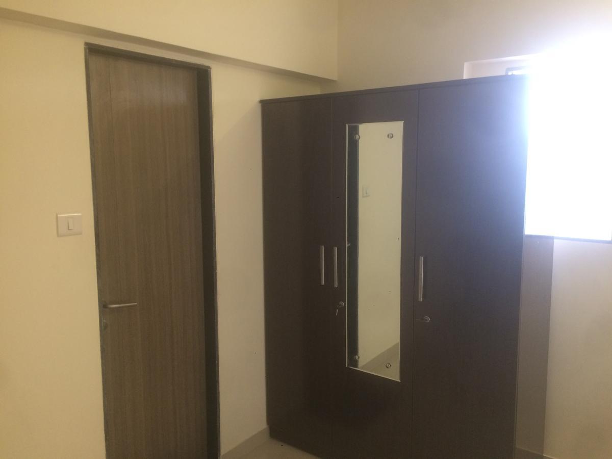 Poonam Hieghts Bed and Breakfast Mumbai  Buitenkant foto